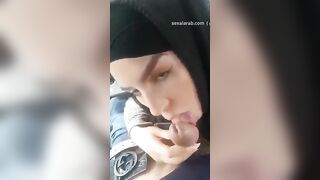 امرأة محجبة في السيارة: شاهد تجربة مميزة في الروتين اليومي - سكس