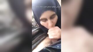 شابة إيرانية محجبة تتبادل الأحاديث المثيرة مع صديقها وتعبّر له عن امتنانها - سكس