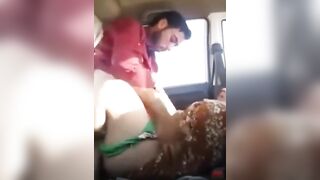 تجربة مثيرة: مغامرات مثيرة وخوف في السيارة مع ميلف جذابة - سكس