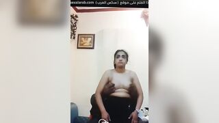 لعبة مثيرة مع خادمة: سحر الخليج وإغراء الاستمرارية! arab sex