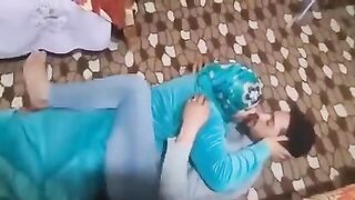 ميلف تسعى لإغواء شاب مصري لاستكشاف عالم السكس العربي